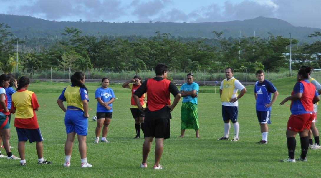 A Projects Abroad volunteer prepares a group for practice during his rugby coaching work experience in Samoa. A group prepares for a practice during volunteer rugby coaching experience in Samoa.